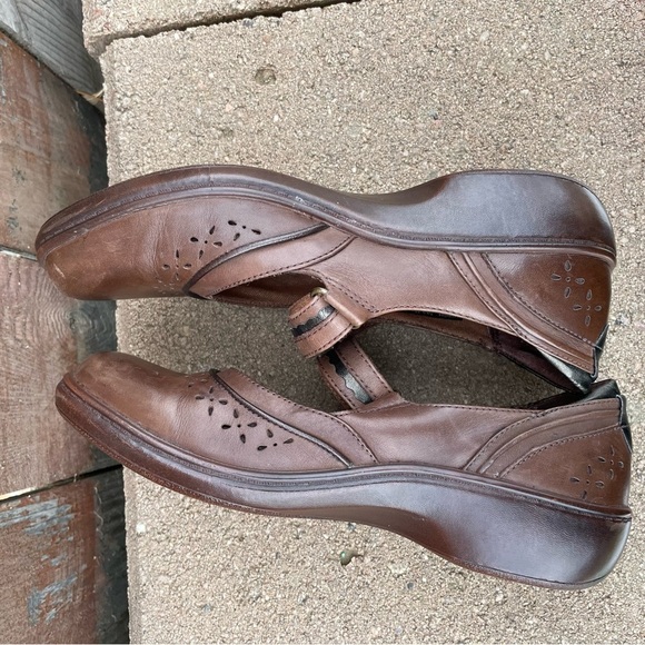 ARAVON Women’s Dolly Mary Jane Flat Brown Leather Size 8 - Picture 12 of 15